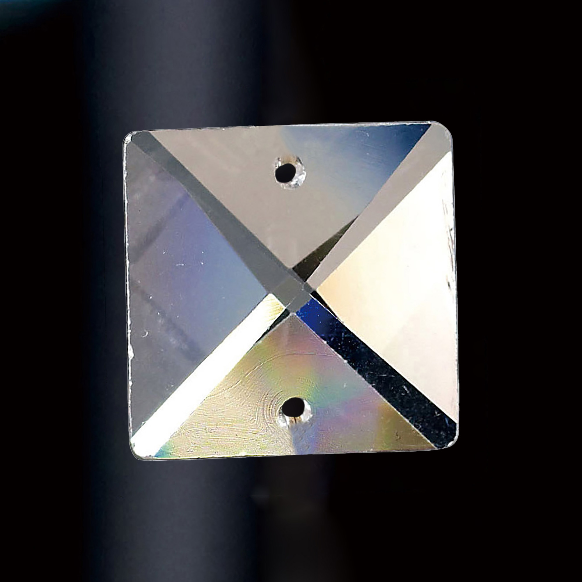 C70110  Crystal Square Without Ring 20mm